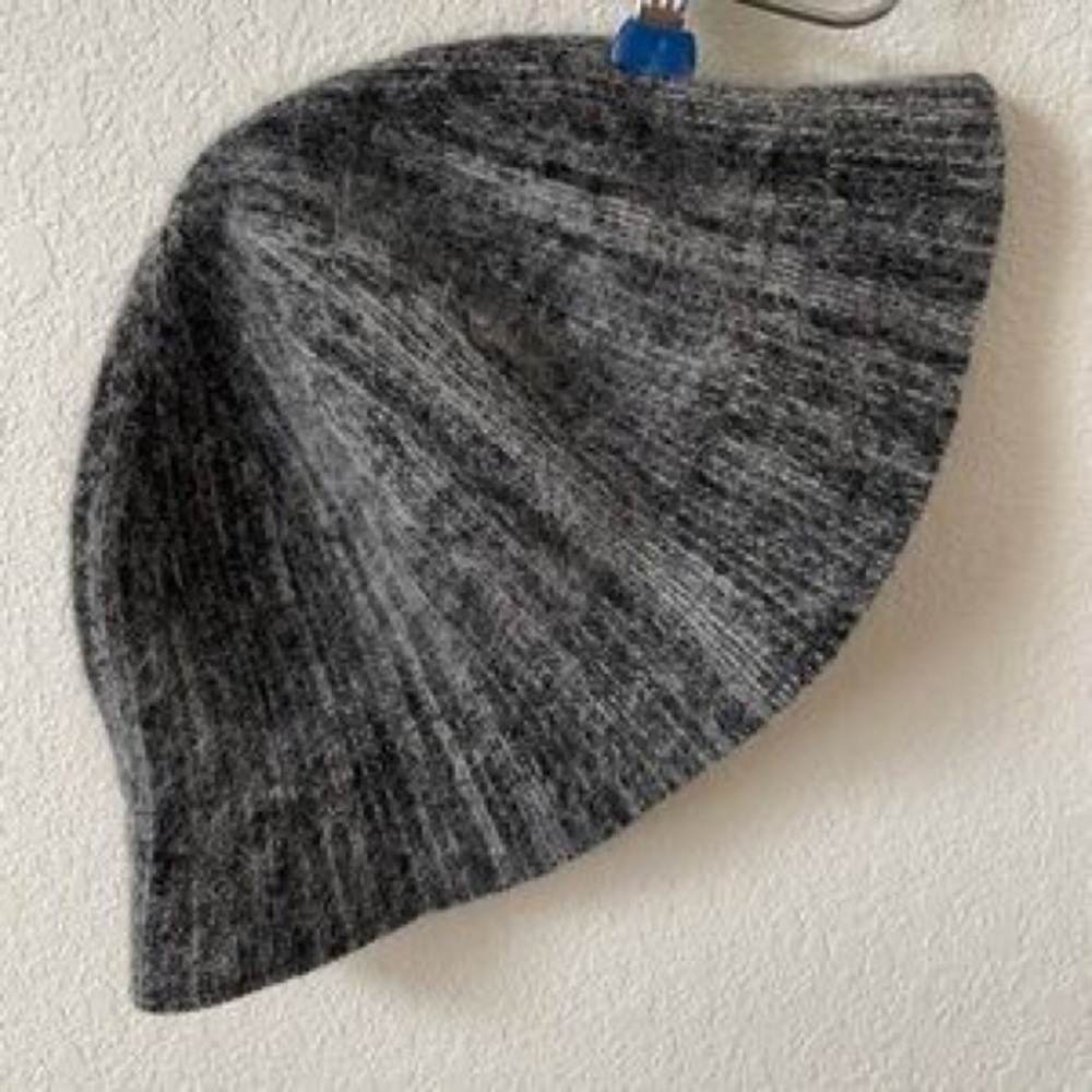 Gray Knit Beret